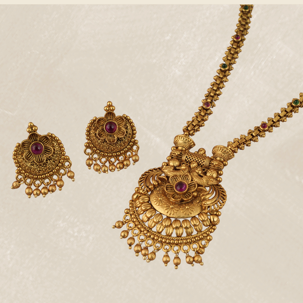 Graceful Antique Gold Long Stone Pendant Set